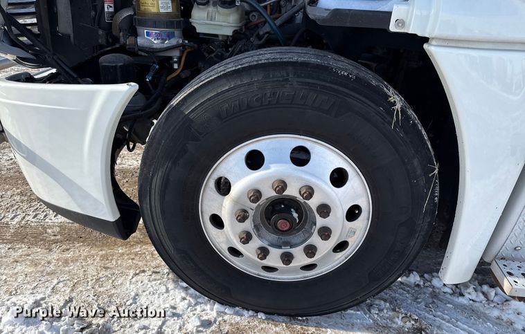 image for item LH9434 2015 Freightliner Cascadia 125 semi truck