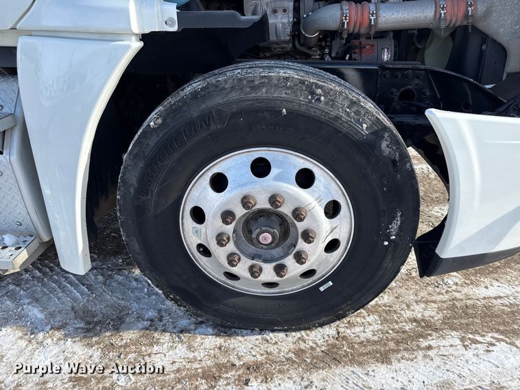 image for item LH9434 2015 Freightliner Cascadia 125 semi truck