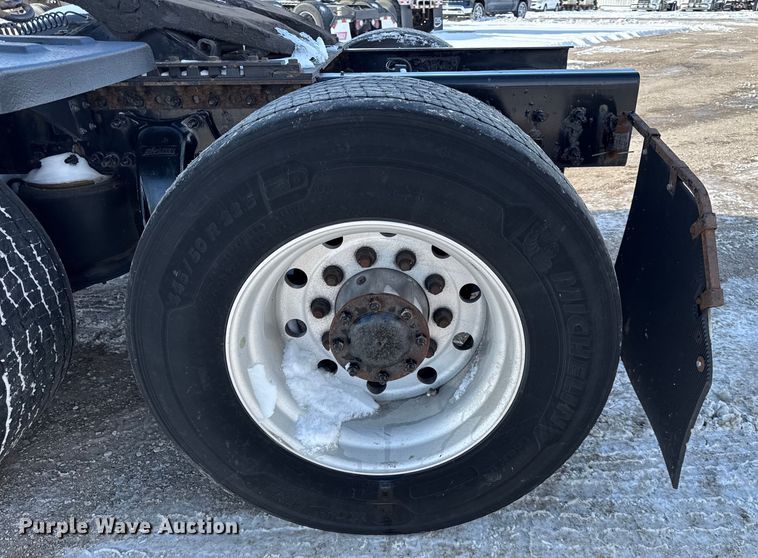 image for item LH9434 2015 Freightliner Cascadia 125 semi truck