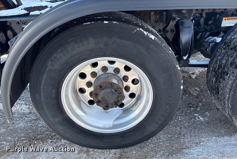 image for item LH9434 2015 Freightliner Cascadia 125 semi truck