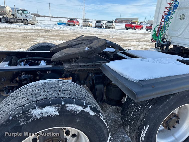 image for item LH9437 2015 Freightliner Cascadia 125 semi truck