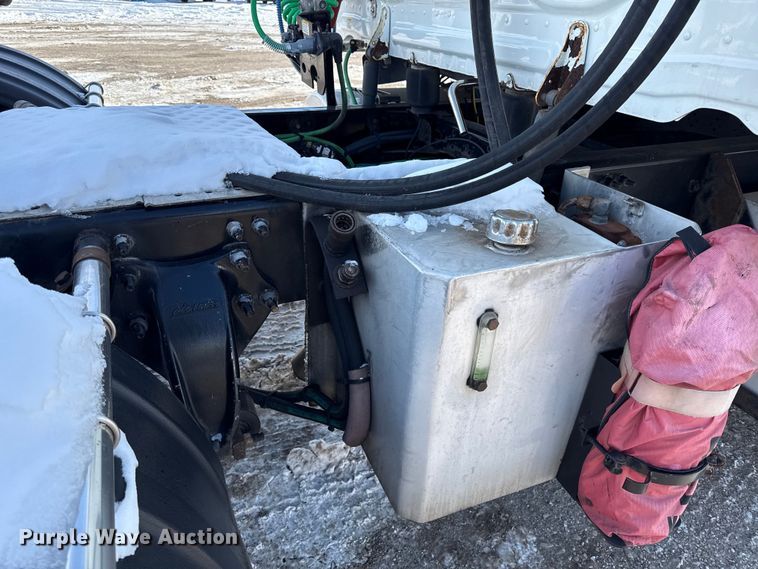 image for item LH9437 2015 Freightliner Cascadia 125 semi truck