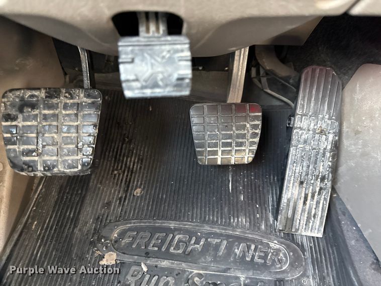 image for item LH9437 2015 Freightliner Cascadia 125 semi truck