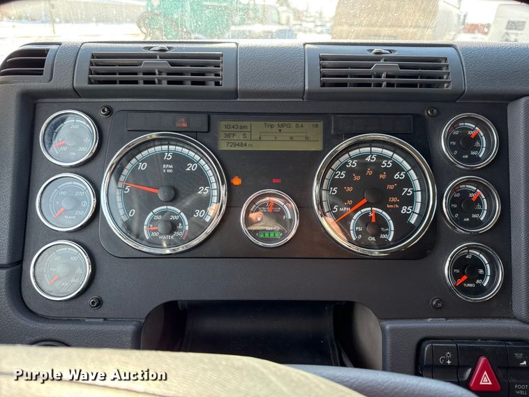 image for item LH9437 2015 Freightliner Cascadia 125 semi truck