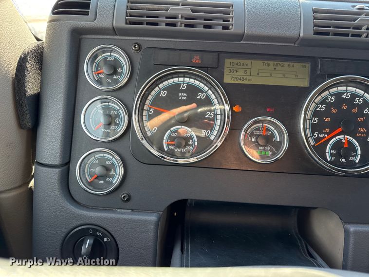 image for item LH9437 2015 Freightliner Cascadia 125 semi truck