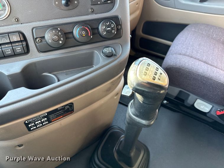 image for item LH9437 2015 Freightliner Cascadia 125 semi truck