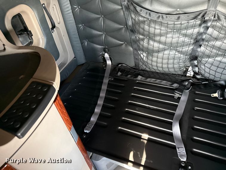 image for item LH9437 2015 Freightliner Cascadia 125 semi truck