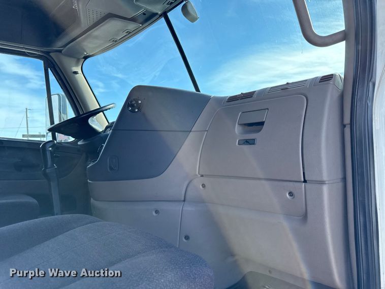 image for item LH9437 2015 Freightliner Cascadia 125 semi truck