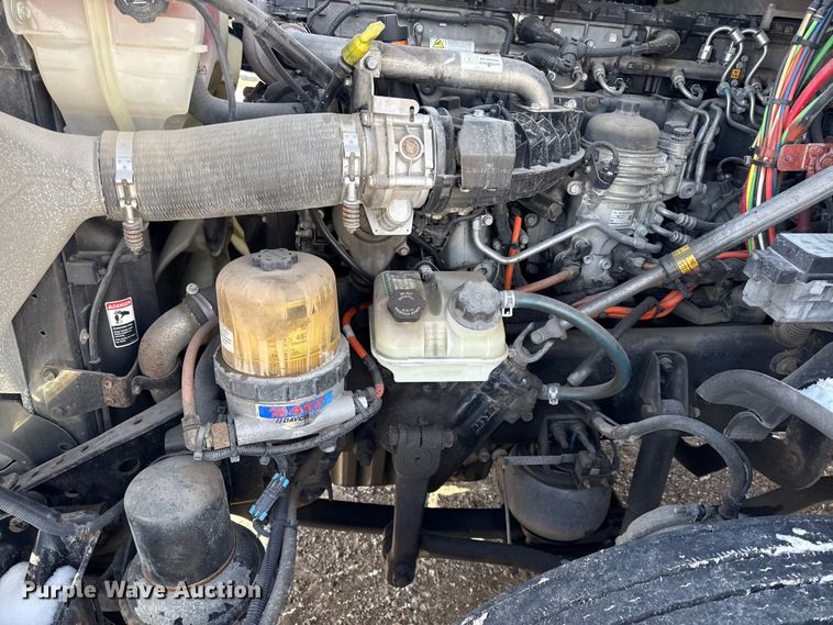 image for item LH9437 2015 Freightliner Cascadia 125 semi truck