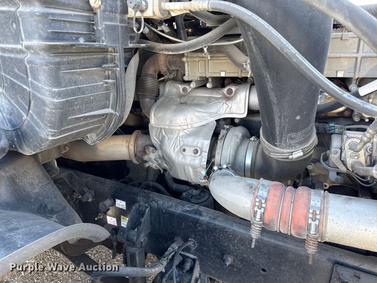 image for item LH9437 2015 Freightliner Cascadia 125 semi truck