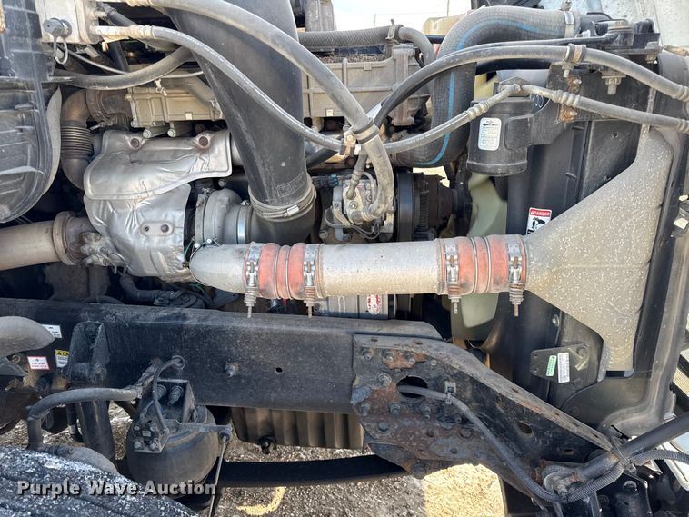 image for item LH9437 2015 Freightliner Cascadia 125 semi truck