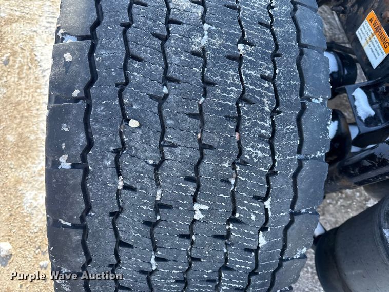 image for item LH9437 2015 Freightliner Cascadia 125 semi truck