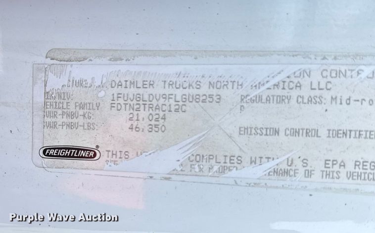 image for item LH9437 2015 Freightliner Cascadia 125 semi truck
