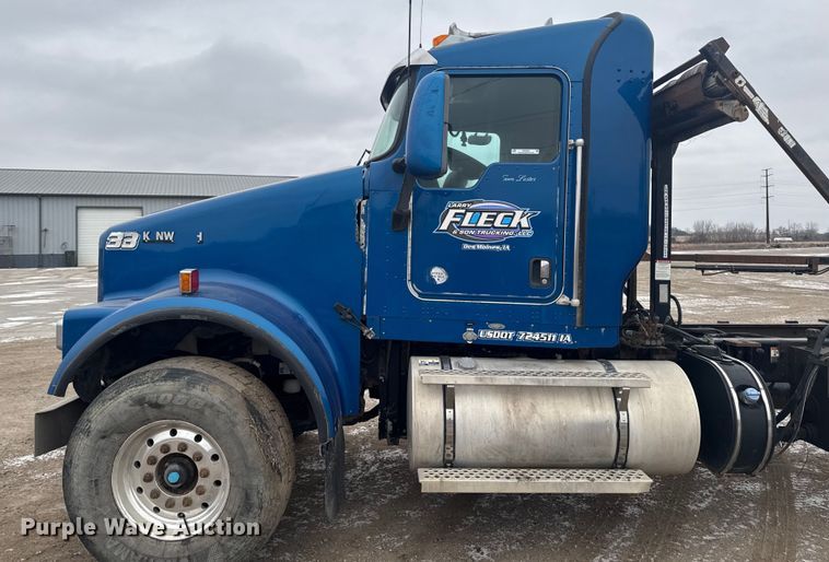 image for item OE9503 1982 Kenworth W900 truck cab and chassis