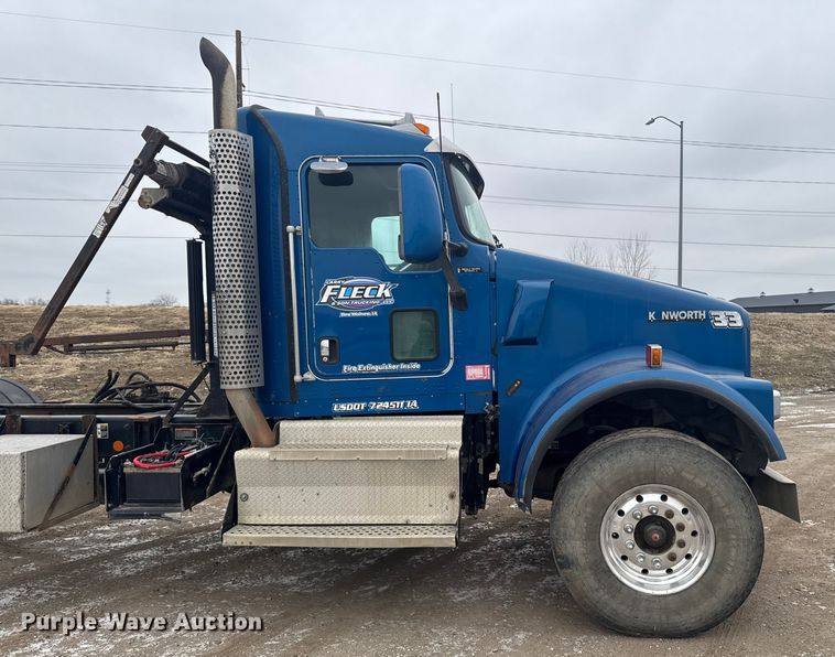 image for item OE9503 1982 Kenworth W900 truck cab and chassis