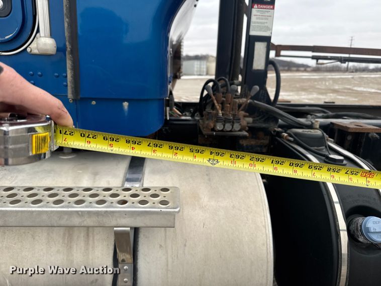 image for item OE9503 1982 Kenworth W900 truck cab and chassis