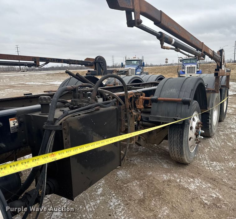 image for item OE9503 1982 Kenworth W900 truck cab and chassis