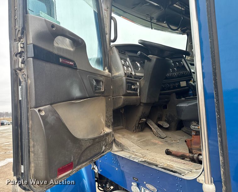 image for item OE9503 1982 Kenworth W900 truck cab and chassis