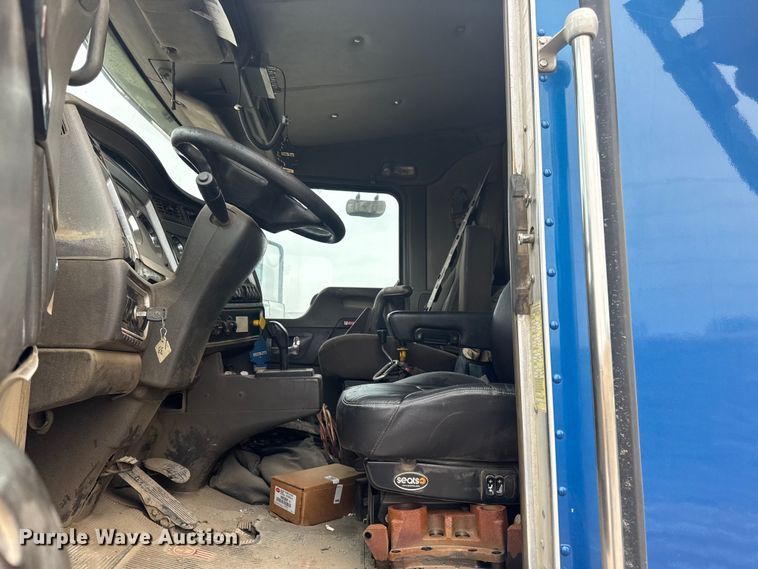 image for item OE9503 1982 Kenworth W900 truck cab and chassis