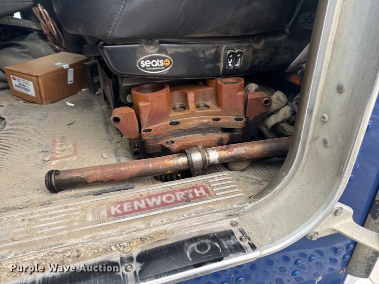 image for item OE9503 1982 Kenworth W900 truck cab and chassis