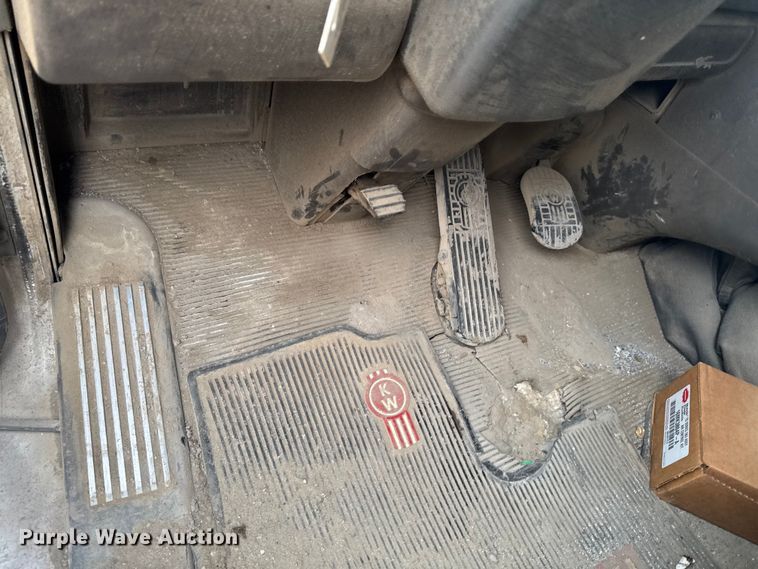 image for item OE9503 1982 Kenworth W900 truck cab and chassis