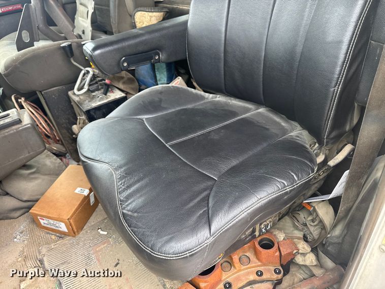 image for item OE9503 1982 Kenworth W900 truck cab and chassis