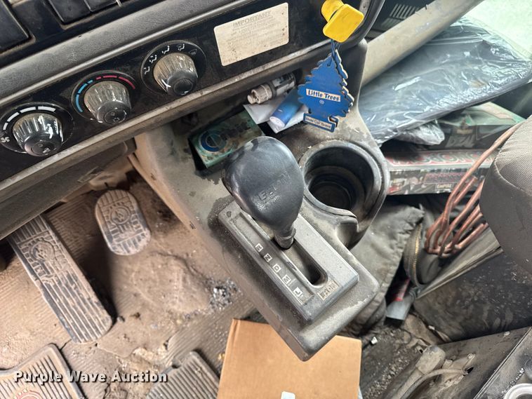 image for item OE9503 1982 Kenworth W900 truck cab and chassis