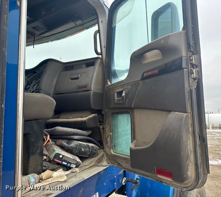 image for item OE9503 1982 Kenworth W900 truck cab and chassis