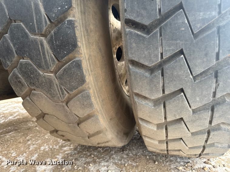 image for item OE9503 1982 Kenworth W900 truck cab and chassis