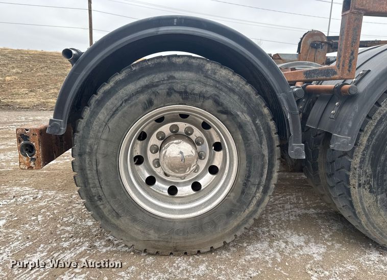 image for item OE9503 1982 Kenworth W900 truck cab and chassis