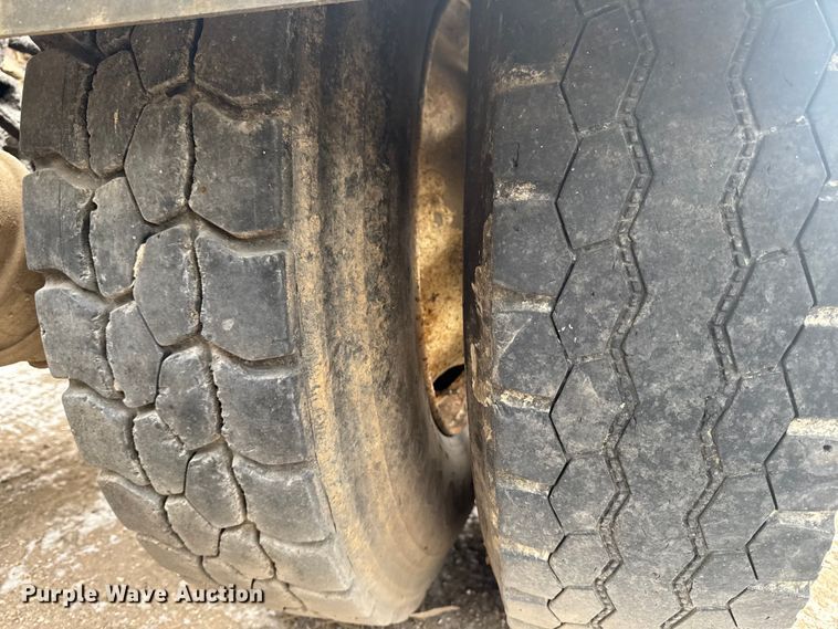 image for item OE9503 1982 Kenworth W900 truck cab and chassis