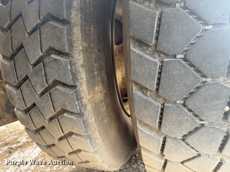 image for item OE9503 1982 Kenworth W900 truck cab and chassis