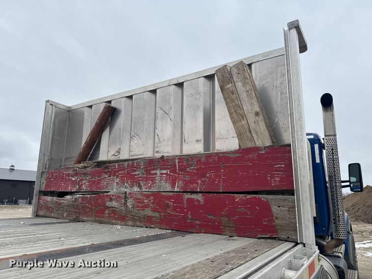 image for item OE9507 2015 Great Dane flatbed trailer