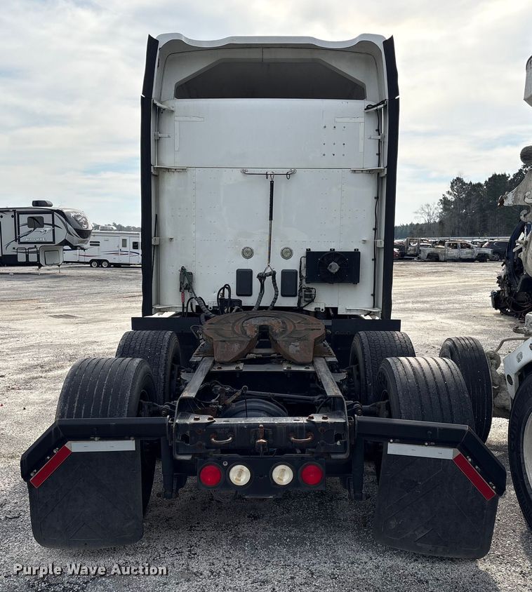 image for item YA1172 2018 Kenworth T680 semi truck