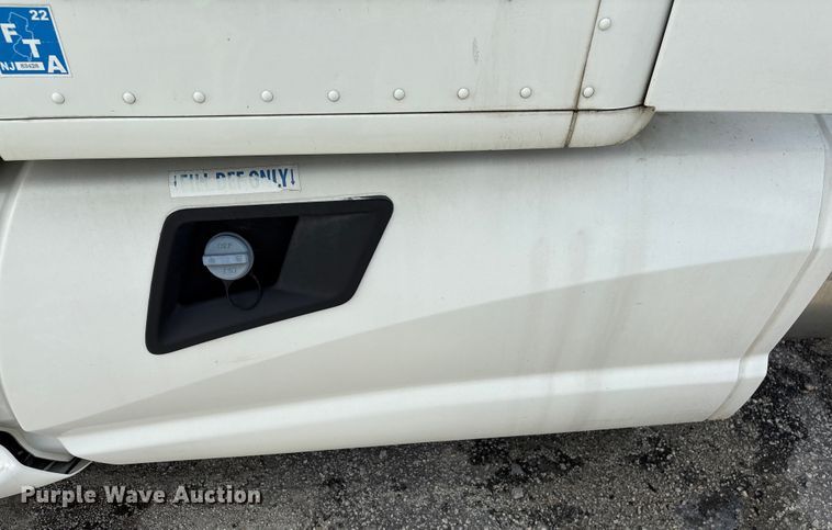 image for item YA1172 2018 Kenworth T680 semi truck