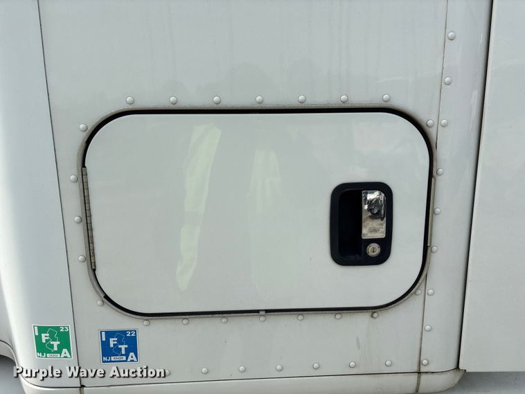 image for item YA1172 2018 Kenworth T680 semi truck