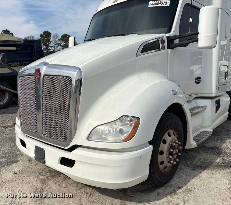 image for item YA1172 2018 Kenworth T680 semi truck
