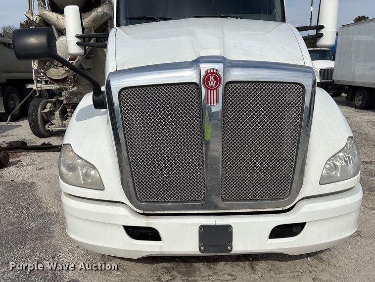 image for item YA1172 2018 Kenworth T680 semi truck
