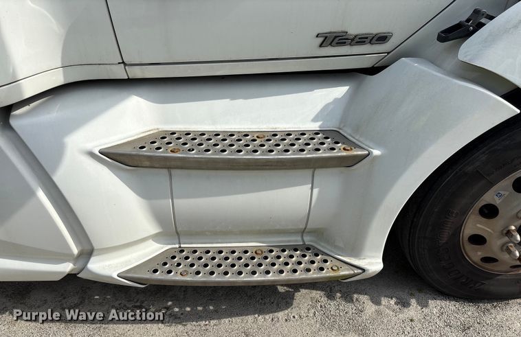 image for item YA1172 2018 Kenworth T680 semi truck