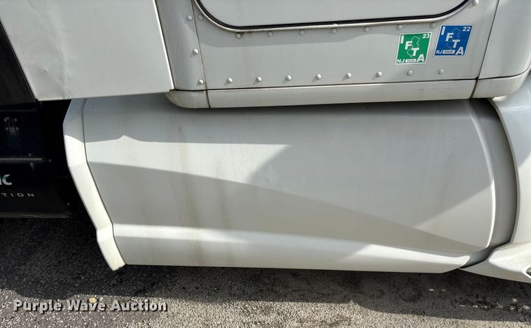 image for item YA1172 2018 Kenworth T680 semi truck