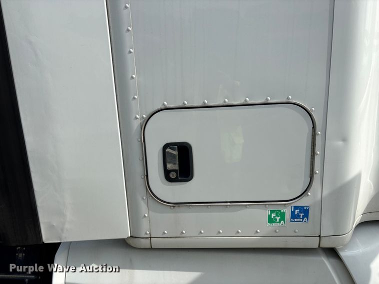 image for item YA1172 2018 Kenworth T680 semi truck