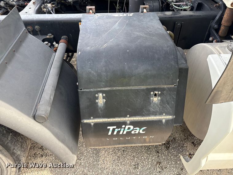 image for item YA1172 2018 Kenworth T680 semi truck