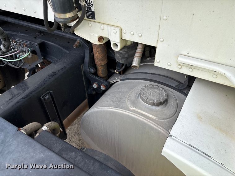 image for item YA1172 2018 Kenworth T680 semi truck