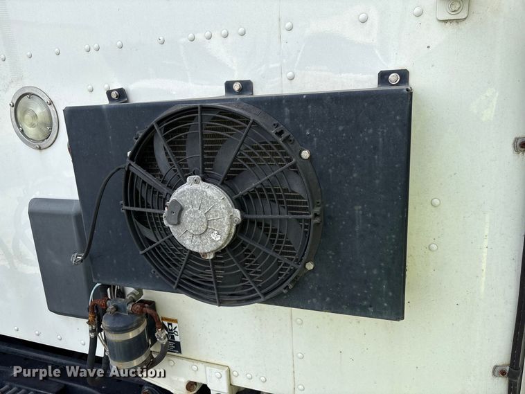 image for item YA1172 2018 Kenworth T680 semi truck