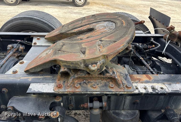 image for item YA1172 2018 Kenworth T680 semi truck