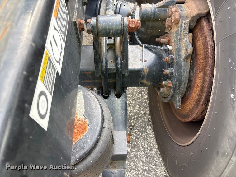 image for item YA1172 2018 Kenworth T680 semi truck