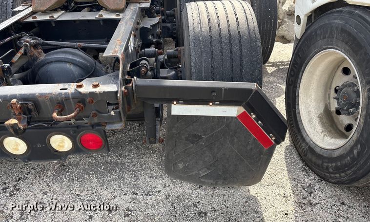 image for item YA1172 2018 Kenworth T680 semi truck