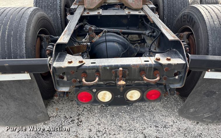 image for item YA1172 2018 Kenworth T680 semi truck