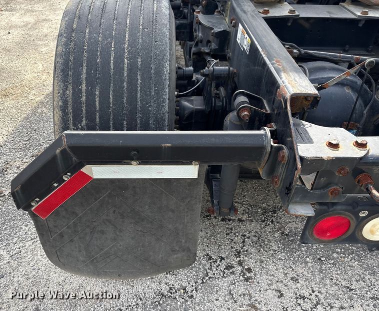 image for item YA1172 2018 Kenworth T680 semi truck