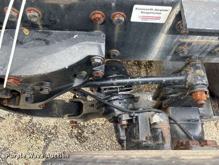 image for item YA1172 2018 Kenworth T680 semi truck